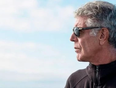 Απαρηγόρητη η μητέρα του Τ. Μπουρντέν: «Ο Τόνι είχε σκοτεινή διάθεση τις τελευταίες δύο μέρες»
